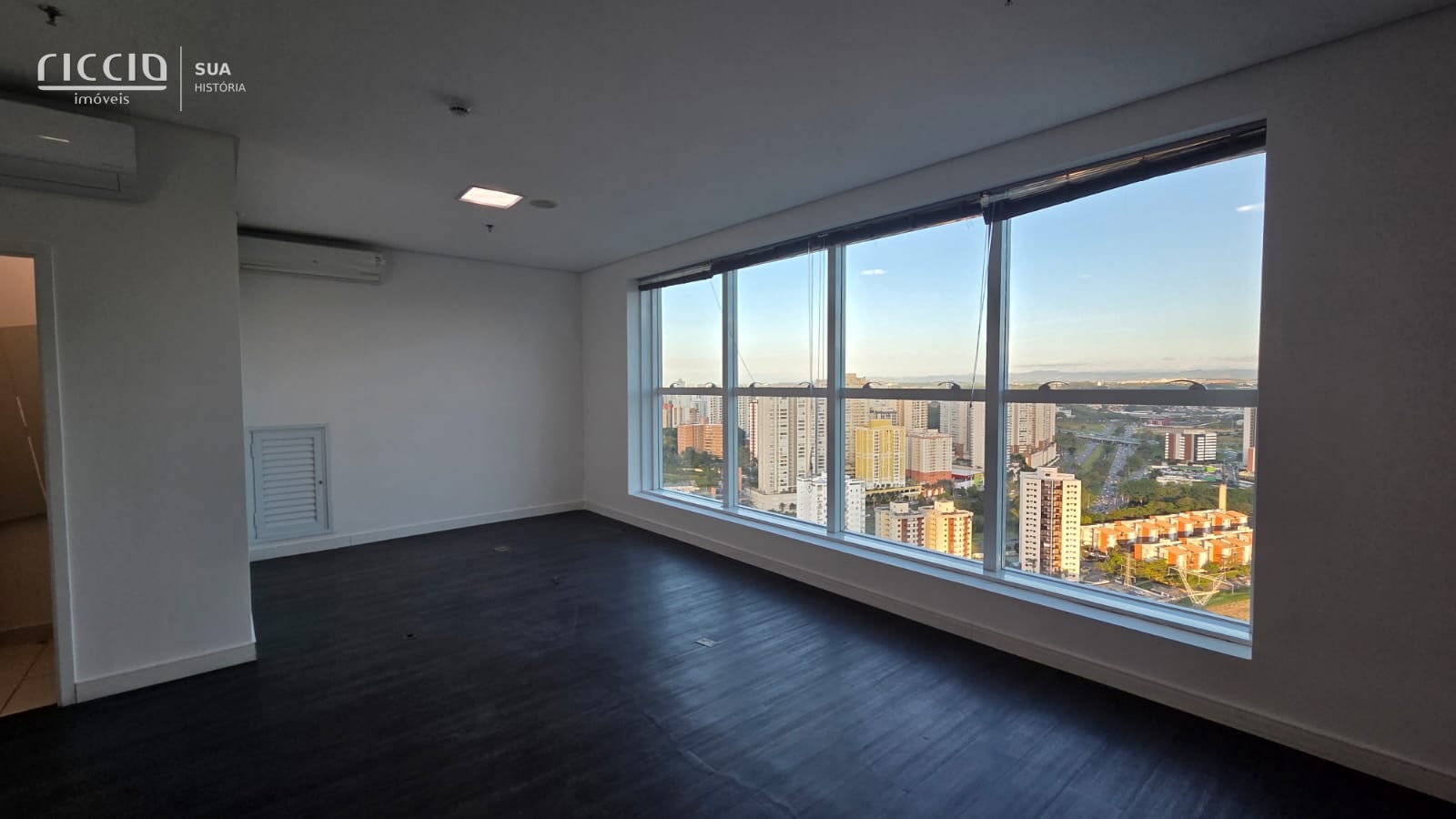 Sala / Conjunto à venda no Jardim das Colinas — ambiente interno