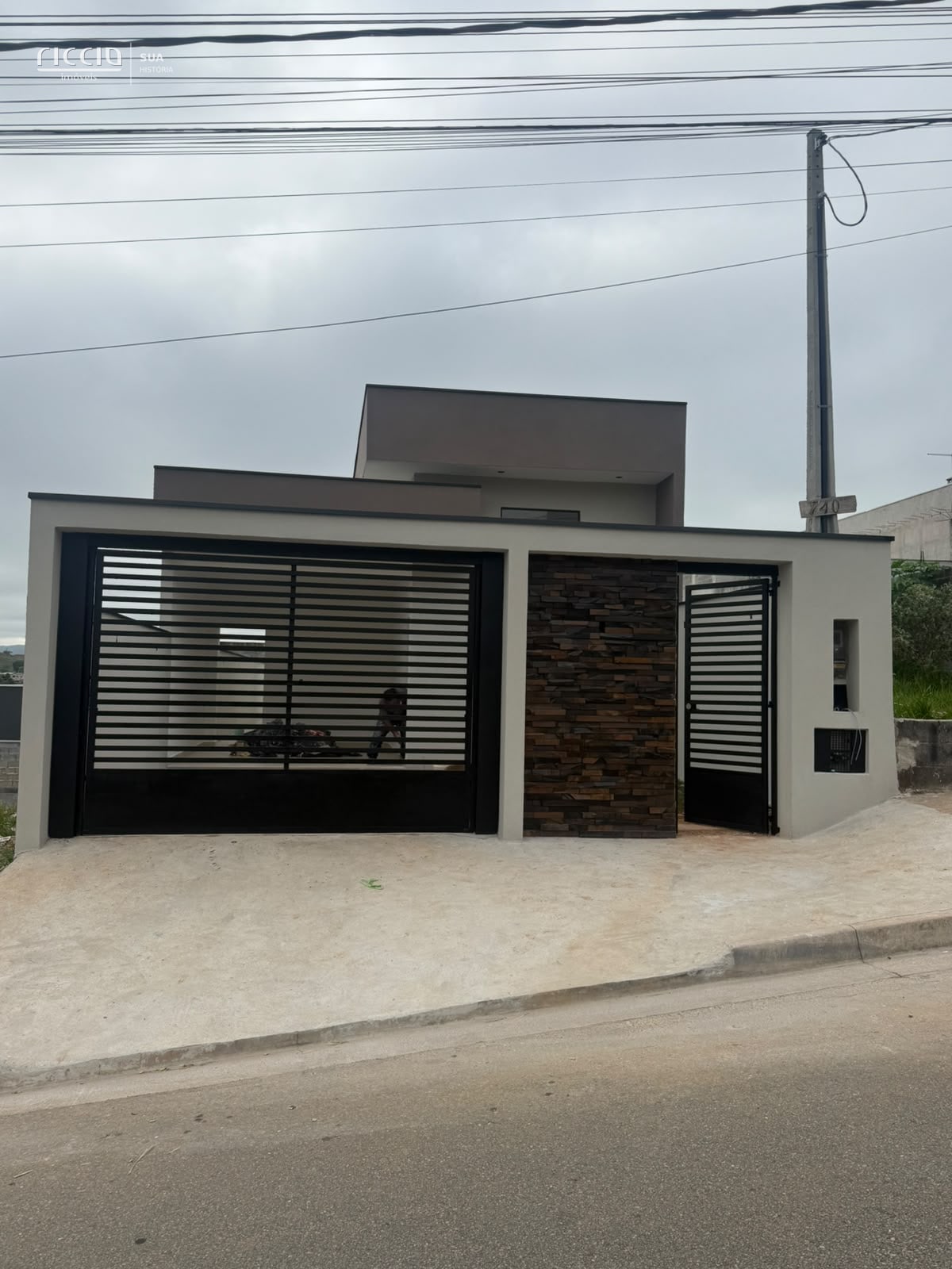 Casa Nova - 100 m² de Área Construída | 3 Dormitórios | 1 Suíte | Garagem Coberta Integrada