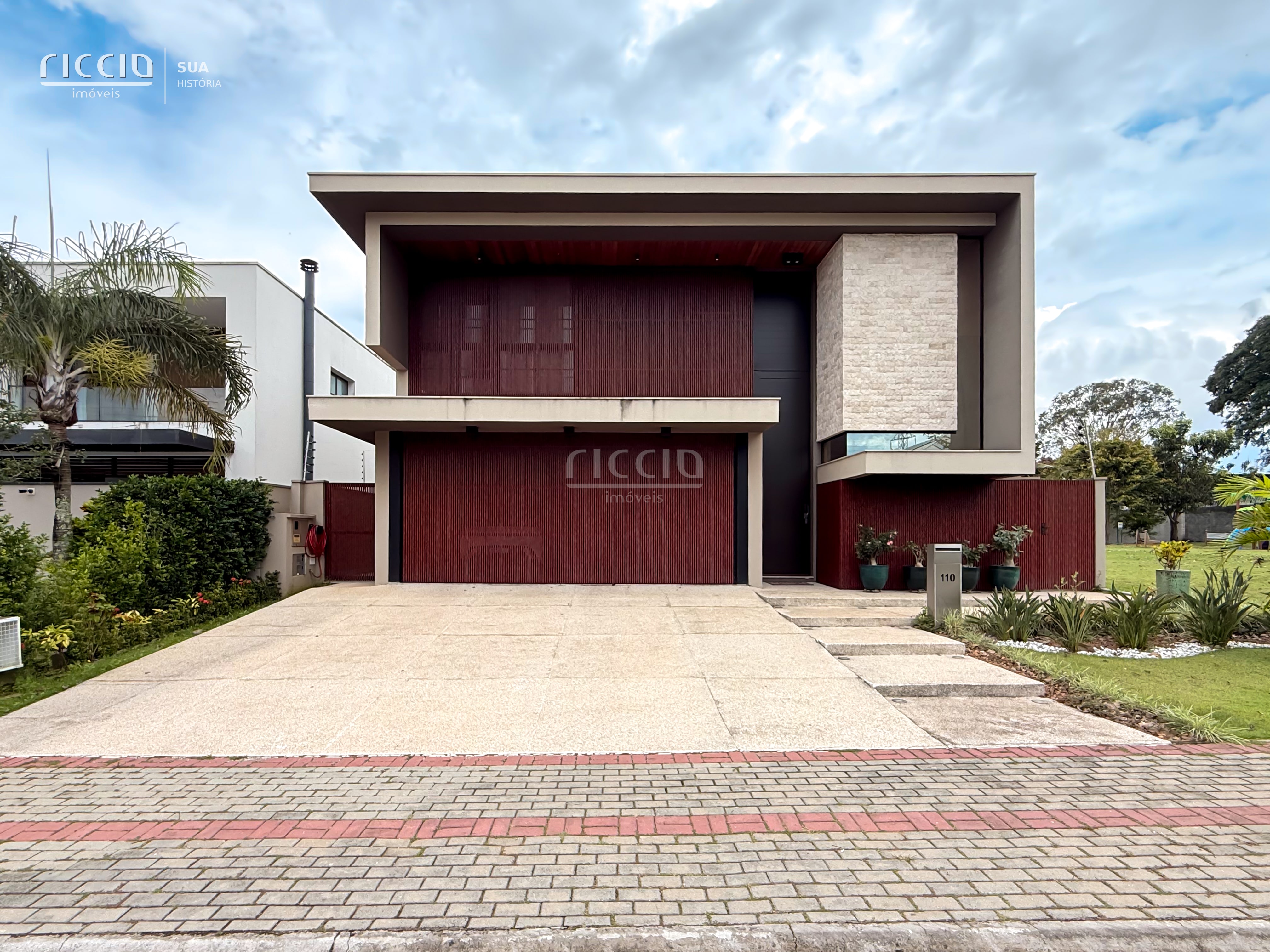 Casa de Luxo no Reserva das Figueiras | 364 m2 de Const. | 555 m² de Terreno | 4 Suítes | Piscina e Automação Completa
