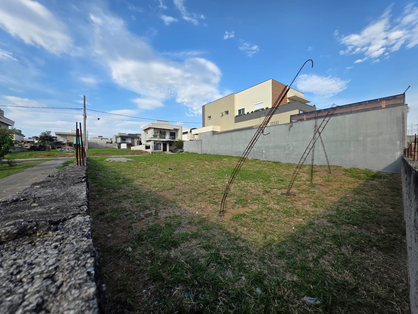 Terreno à venda no Loteamento Floresta — detalhe do imóvel