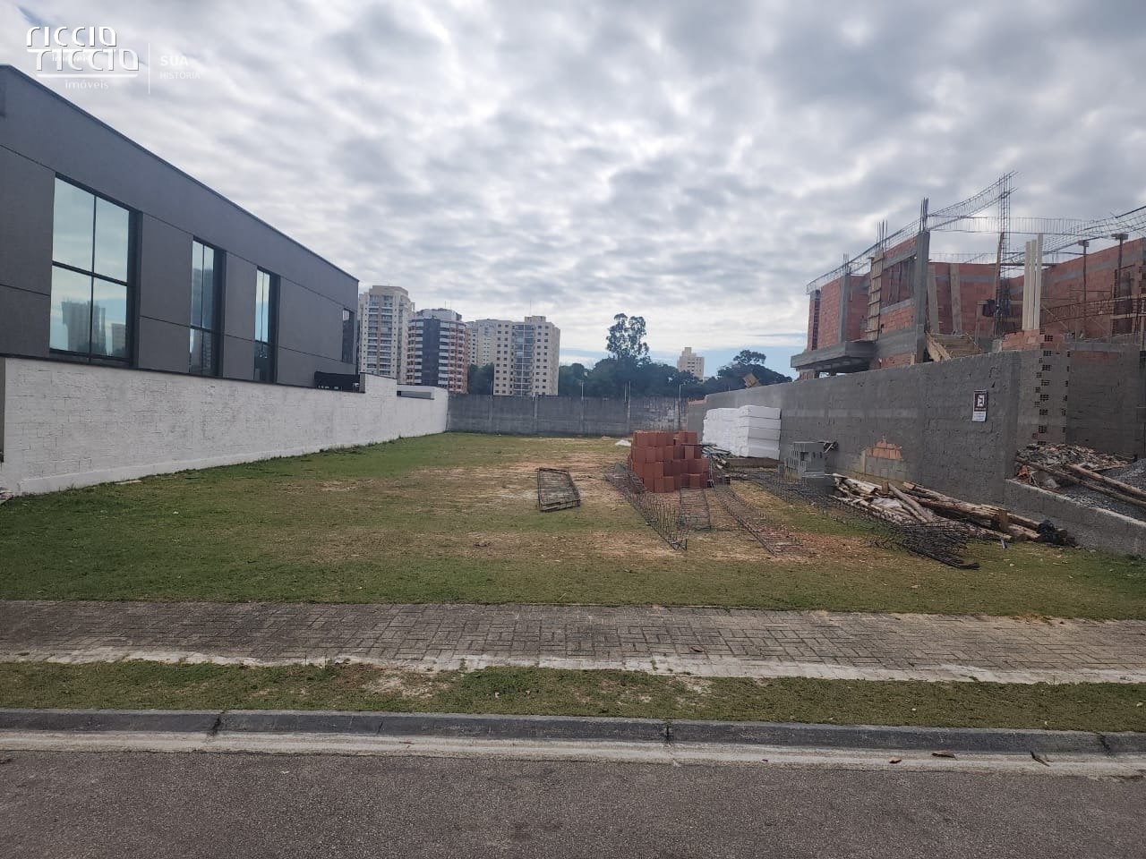 Terreno à venda no Jardim Aquárius — imagem 7 de 8