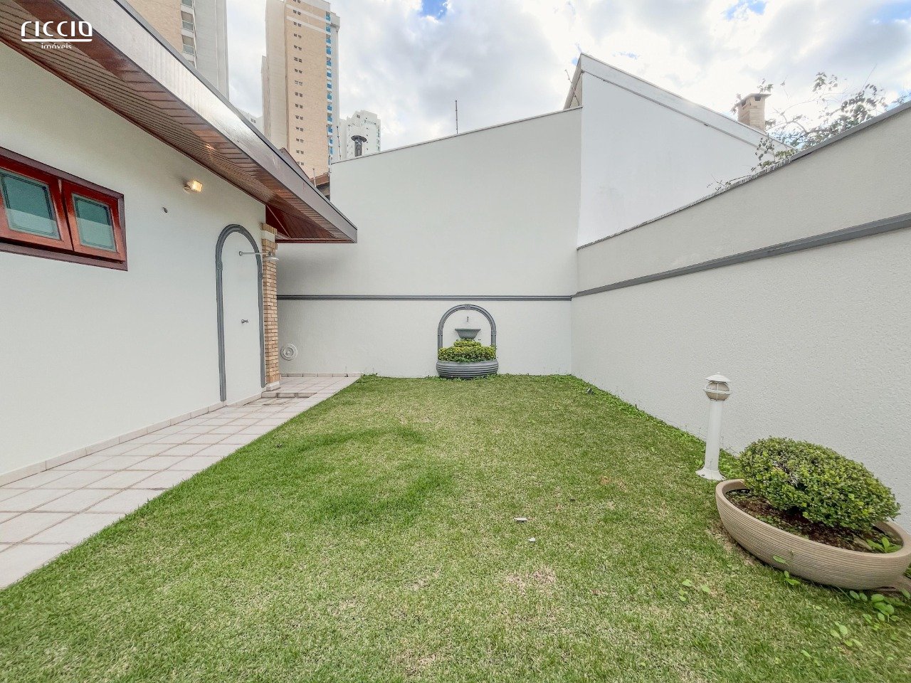 Casa em Condomínio à venda no Jardim das Colinas — imagem 37 de 41