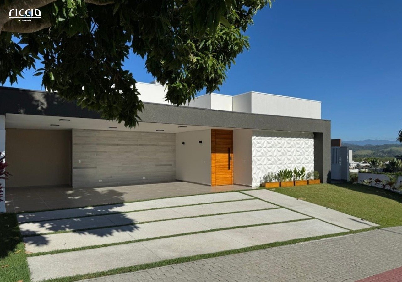 Maravilhosa Casa Térrea - Condomínio Santa Izabel - Mônaco