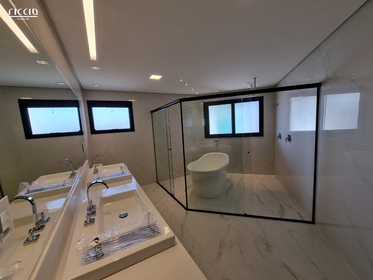 Casa em Condomínio à venda no Jardim das Colinas — imagem 25 de 36