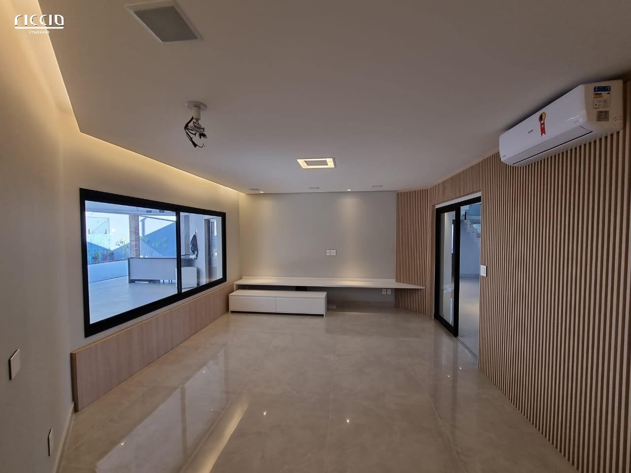 Casa em Condomínio à venda no Jardim das Colinas — imagem 9 de 36