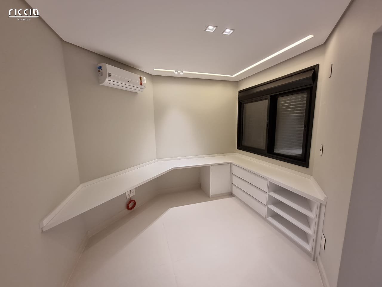 Casa em Condomínio à venda no Jardim das Colinas — imagem 23 de 36