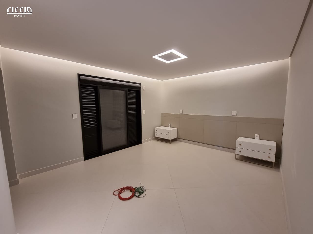 Casa em Condomínio à venda no Jardim das Colinas — imagem 18 de 36