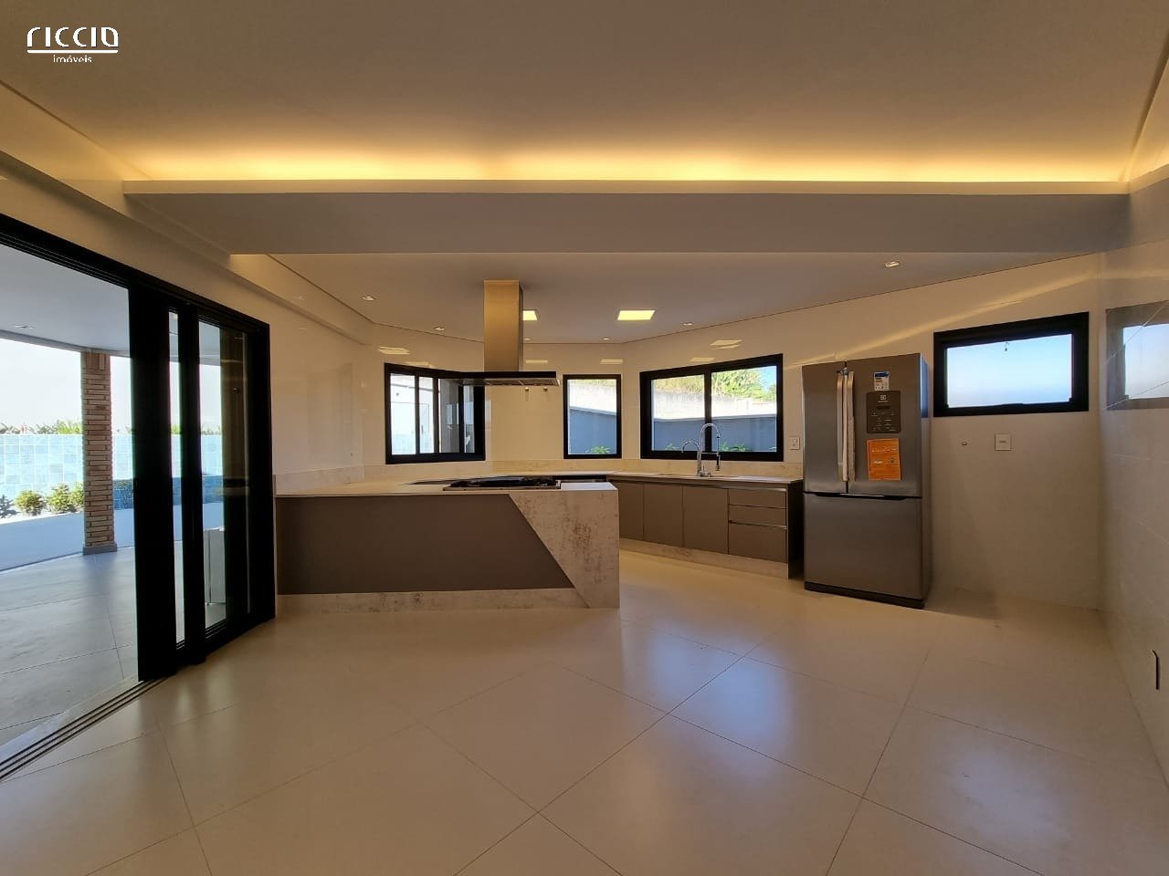Casa em Condomínio à venda no Jardim das Colinas — imagem 12 de 36