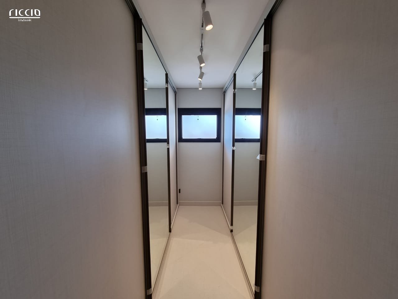 Casa em Condomínio à venda no Jardim das Colinas — imagem 24 de 36