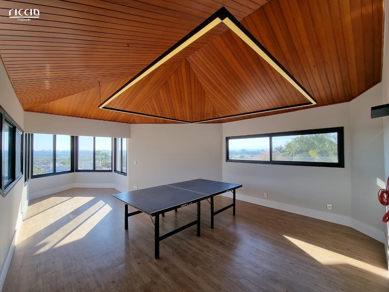 Casa em Condomínio à venda no Jardim das Colinas — imagem 26 de 36