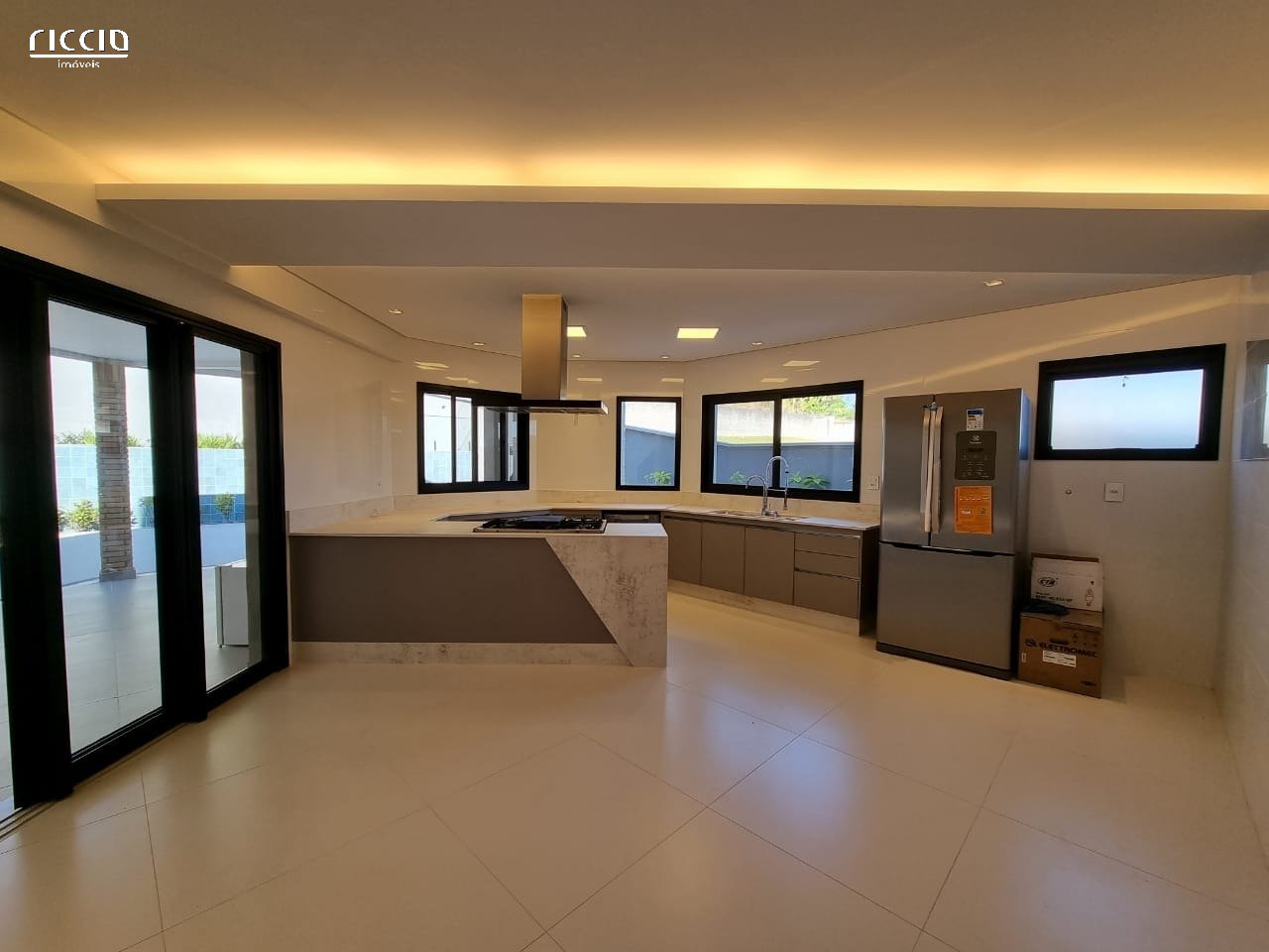 Casa em Condomínio à venda no Jardim das Colinas — imagem 10 de 36