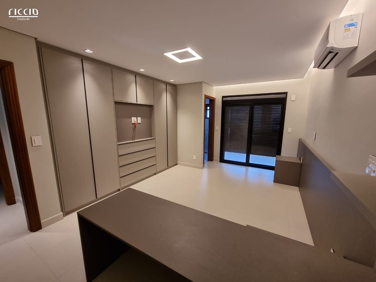 Casa em Condomínio à venda no Jardim das Colinas — imagem 22 de 36