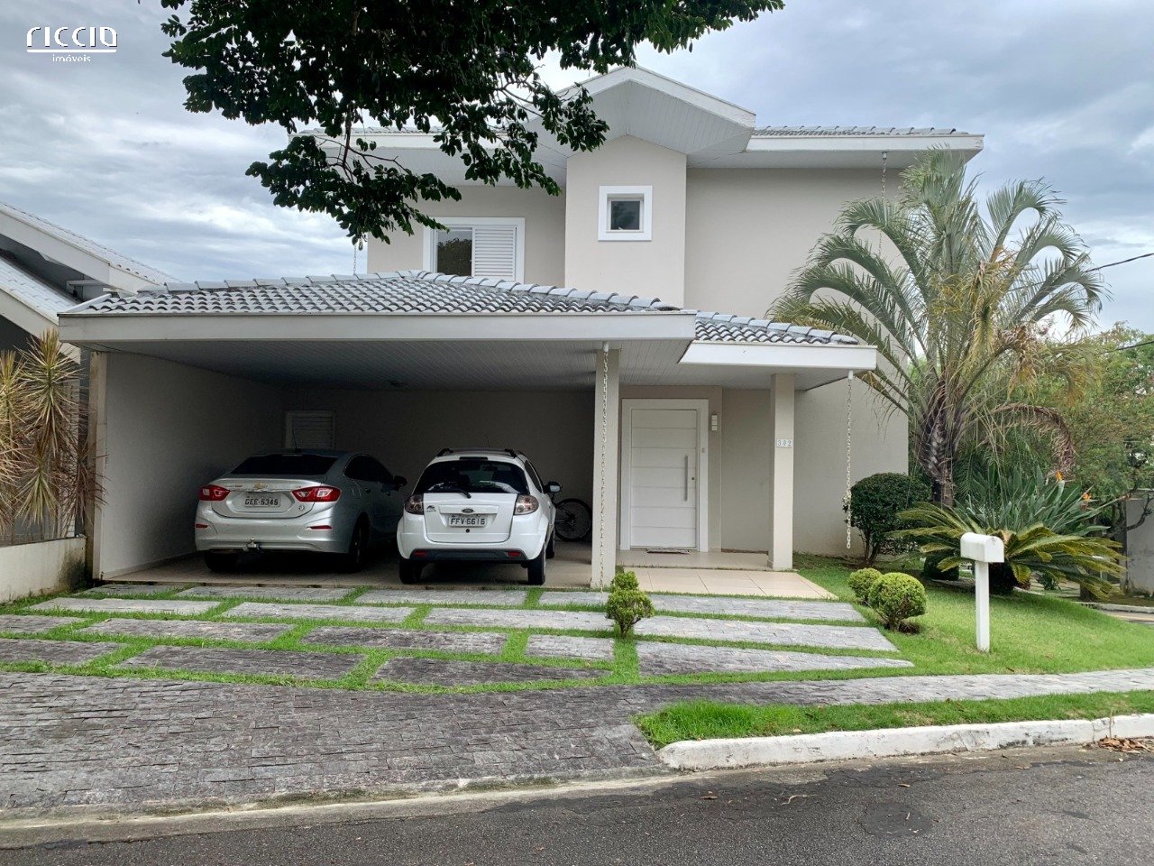 Casa à Venda no Urbanova | 240 m² | 3 Suítes | Condomínio Fechado | Piscina