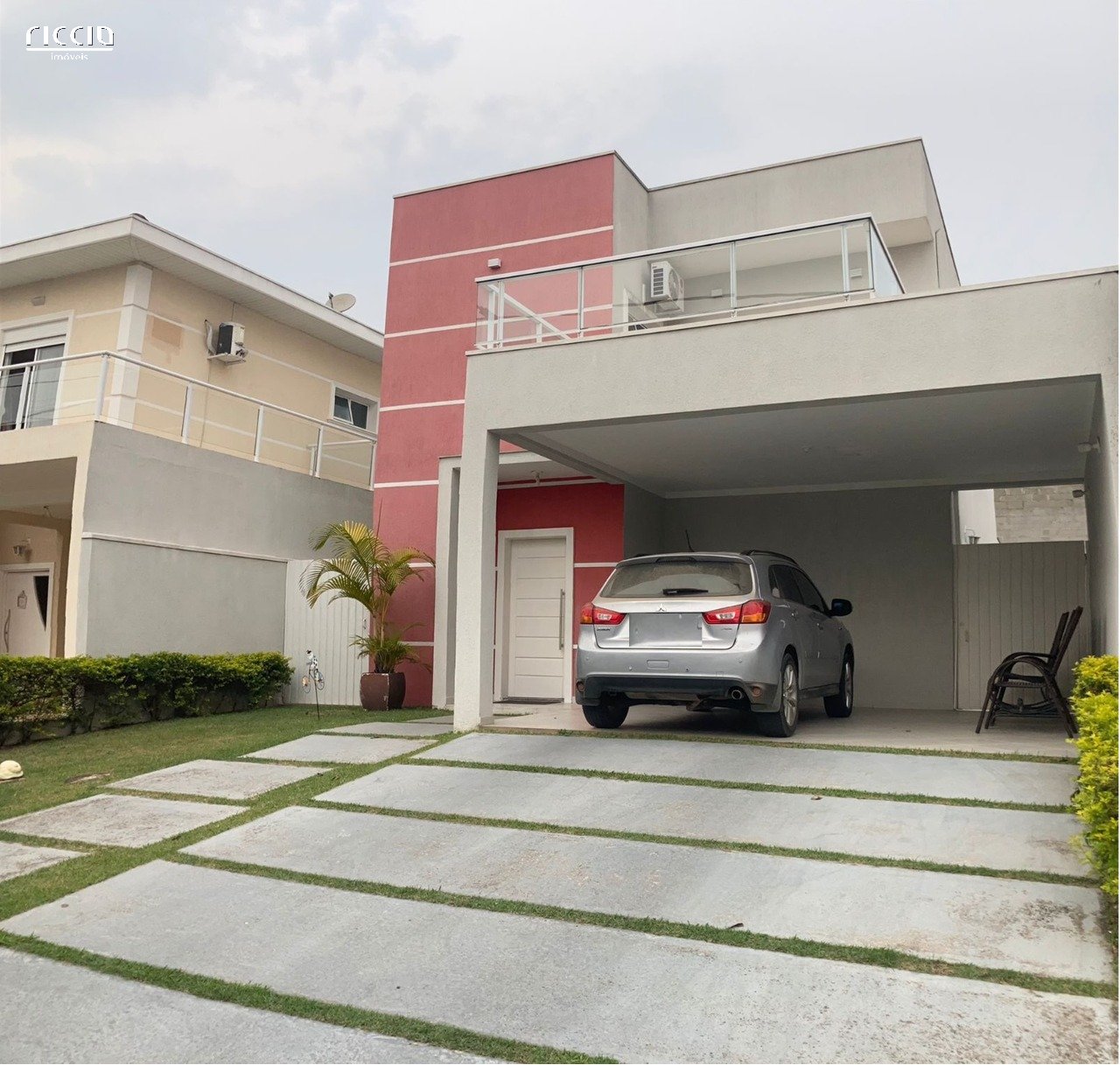 Casa em condominio em Jacaréi com 190 m2 com 4 dormitórios sendo 1 suite