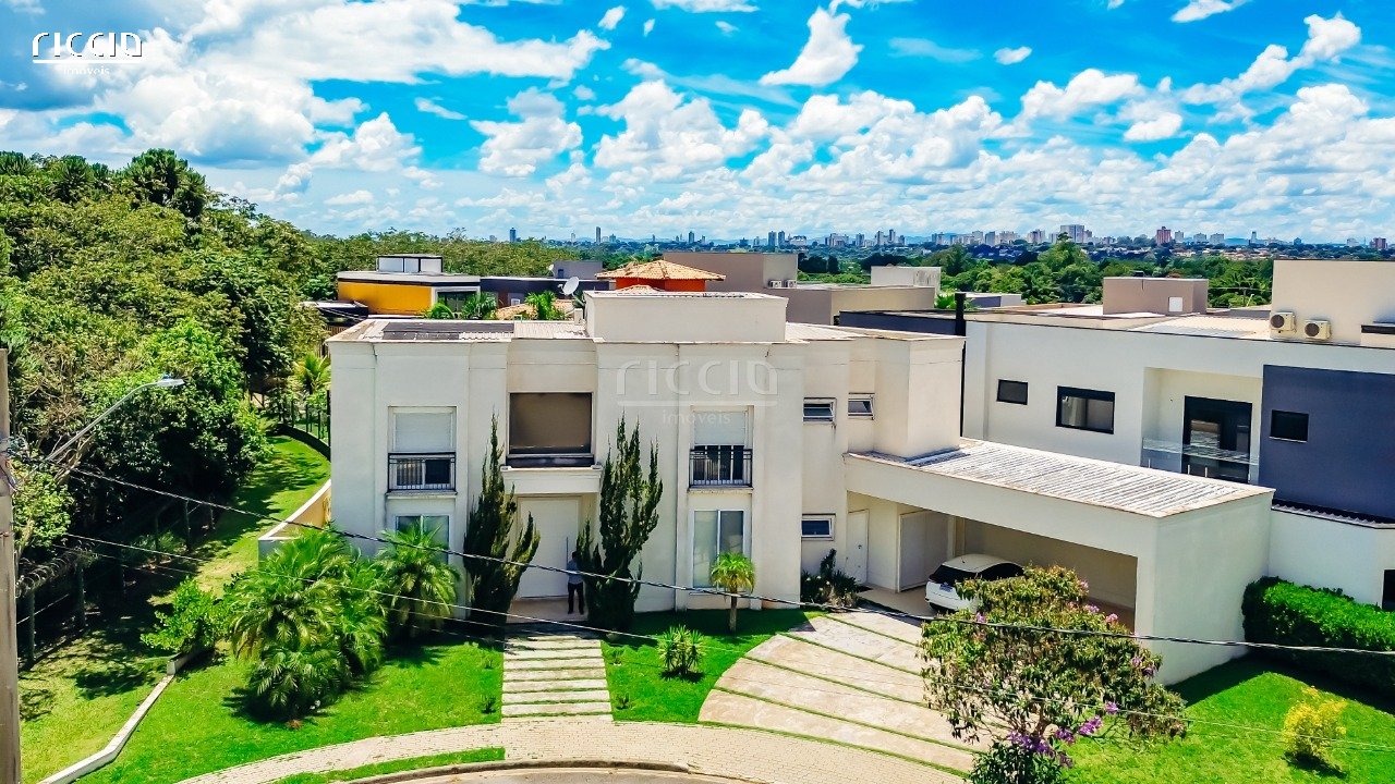 Casa em Condomínio à venda no Condomínio Residencial Montserrat — ambiente interno