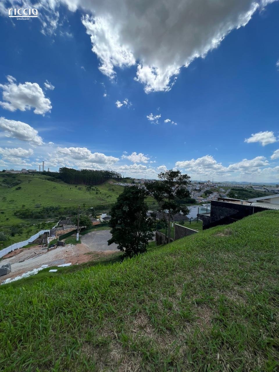 Terreno no Mirante do Vale, com posição previlegiada no condominio.