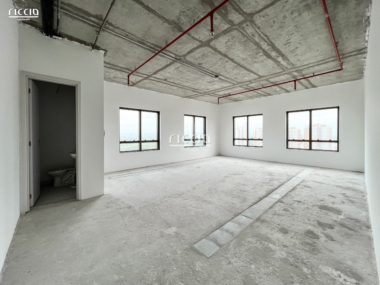 Conjuntos de Salas comerciais com total de 211m² no contrapiso - Edifício New Worker Tower - Jardim Aquarius