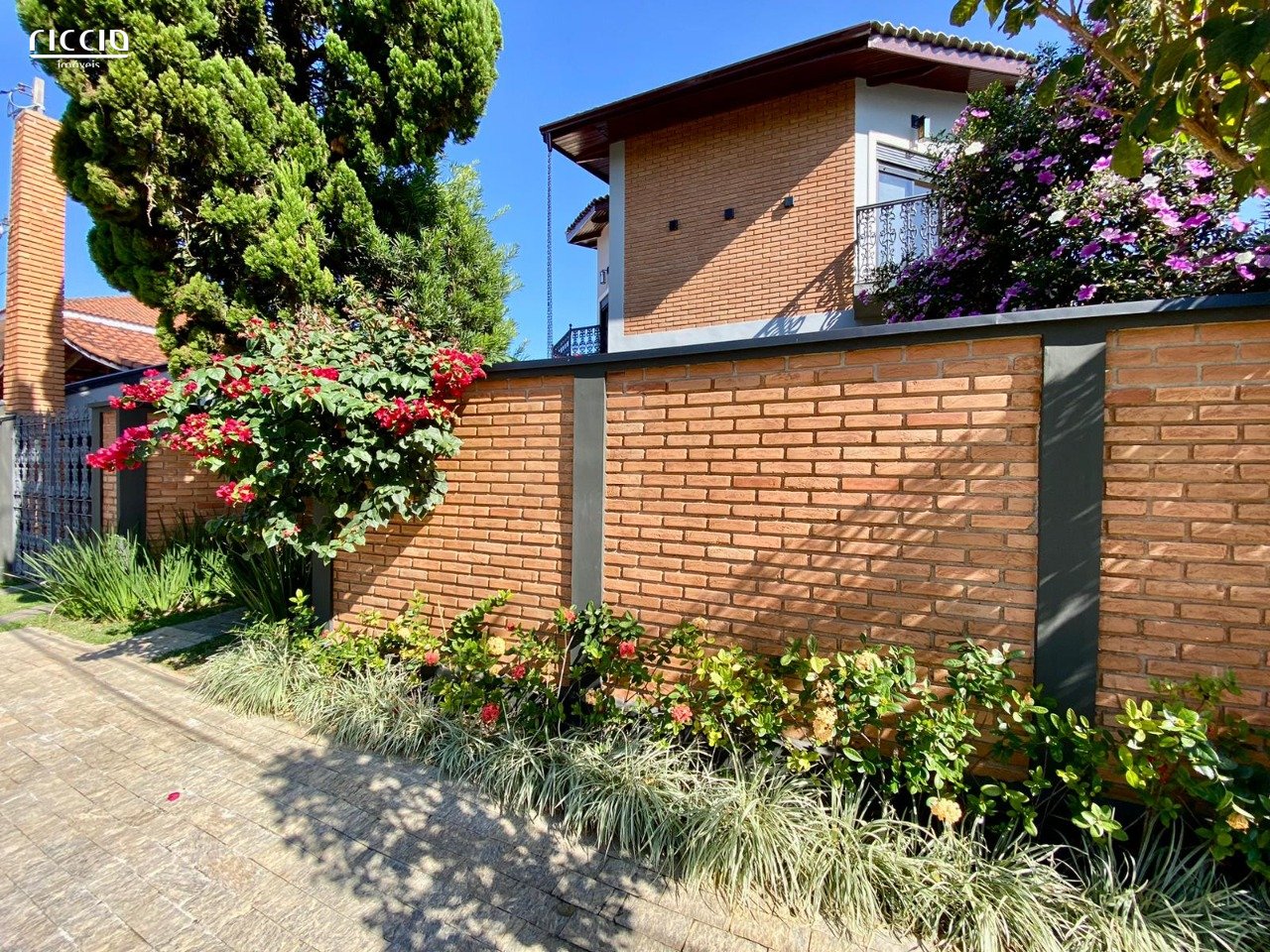Casa em Condomínio à venda no Jardim das Colinas — detalhe do imóvel