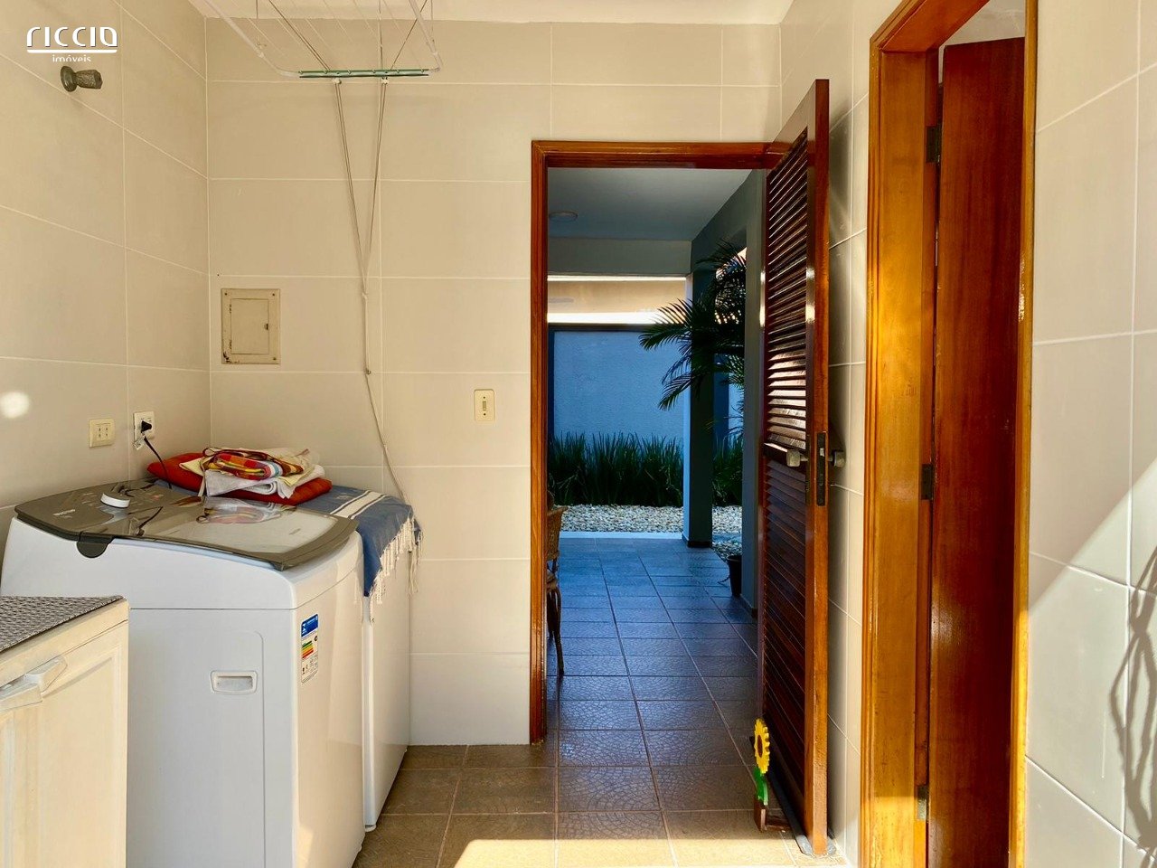 Casa em Condomínio à venda no Jardim das Colinas — imagem 30 de 49