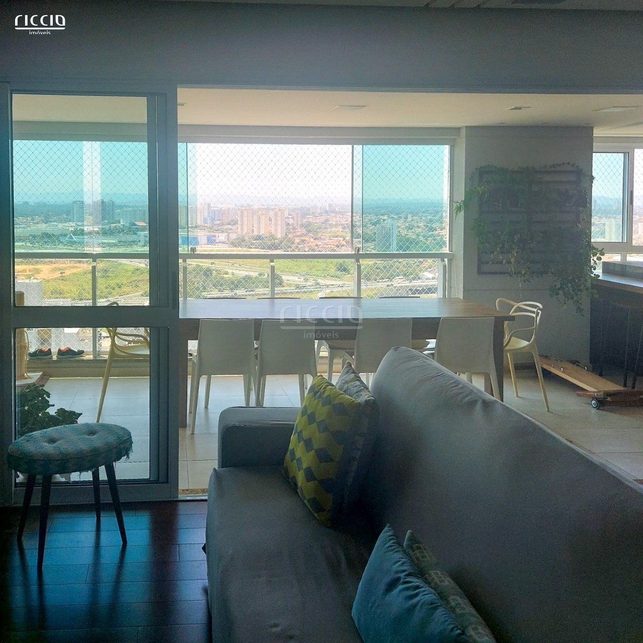 Apartamento à venda no Ed. Central Park Jd. Aquarius à venda, 190 m² com 3 SUÍTES, 4 VAGAS, Frente Praça - São José dos Campos/SP
