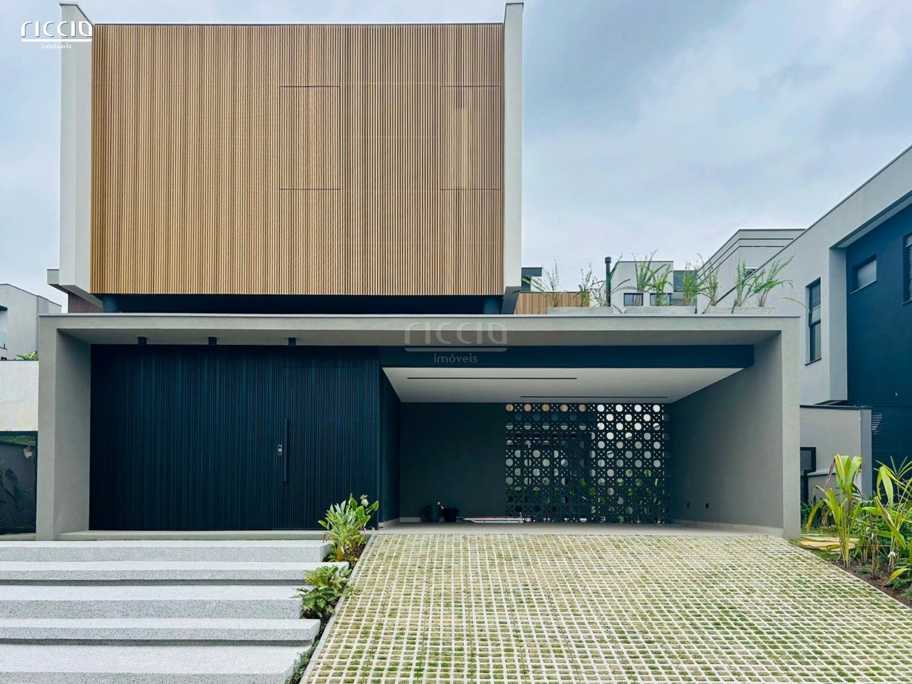 Casa Mobiliada à venda no Urbanova em SJC - Excelente Sobrado no Cond. Alphaville 2 - 4 SUÍTES - 390 m² de A.C e 450 m² de Terreno