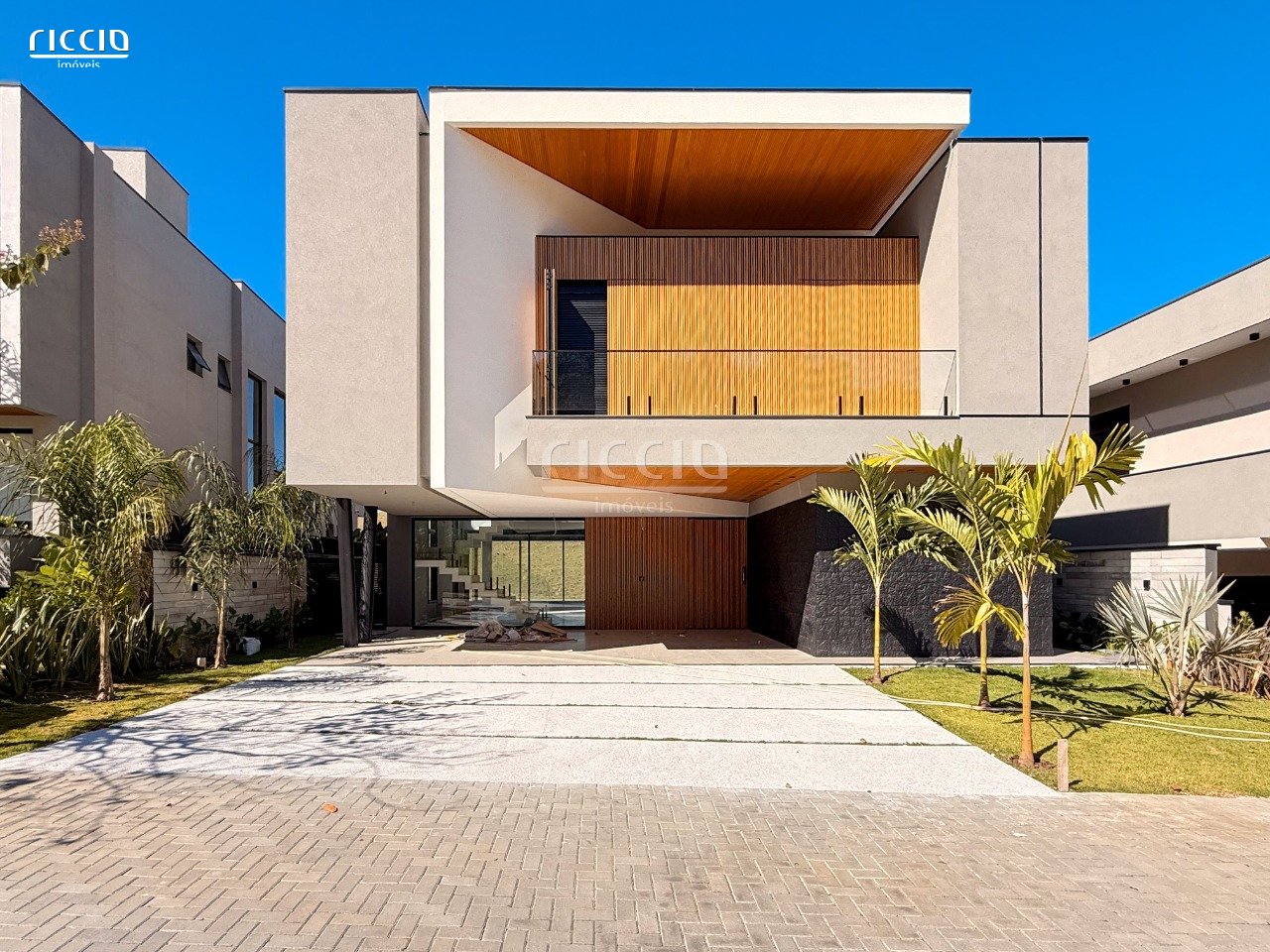 Sobrado à venda no Cond. Alphaville 2 - Moderno com 5 SUÍTES, 500 m² Útil e 500 m² de Terreno no Urbanova SJC - Elevador | Piscina com Borda Infinita