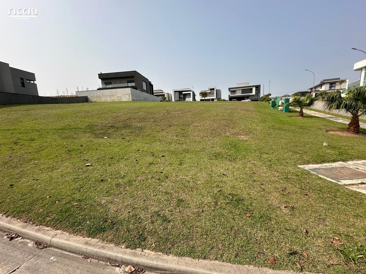 Terreno de esquina 590 m² Alphaville 1