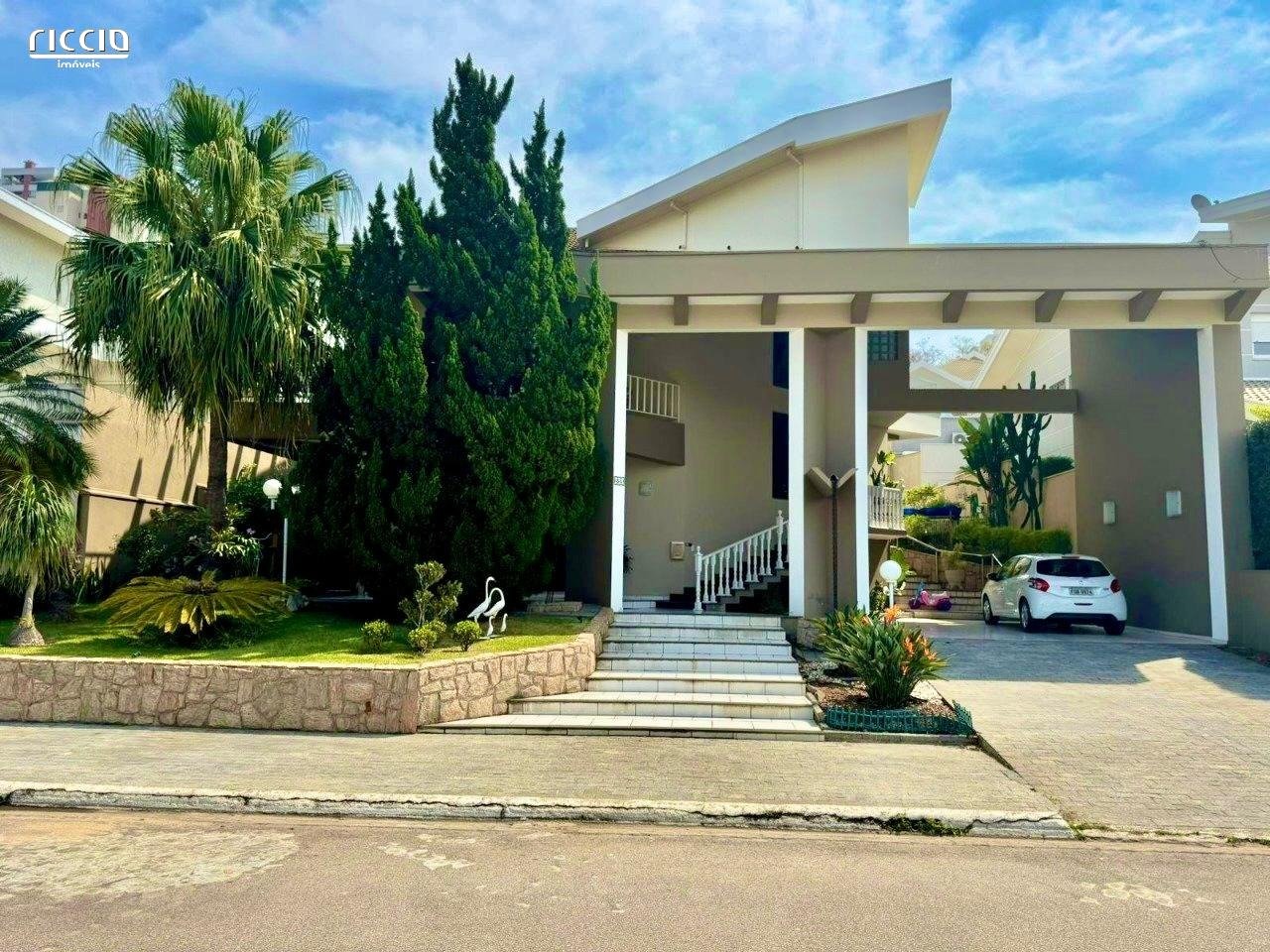 Casa à venda no condomínio Aquarius III