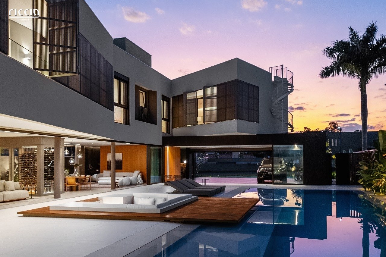 Sobrado de Alto Luxo Mobiliado 3 Suites (+ 1 reversível) com Vista Permanente no Condomínio Chácara Serimbura - 860 m² de Sofisticação e Conforto