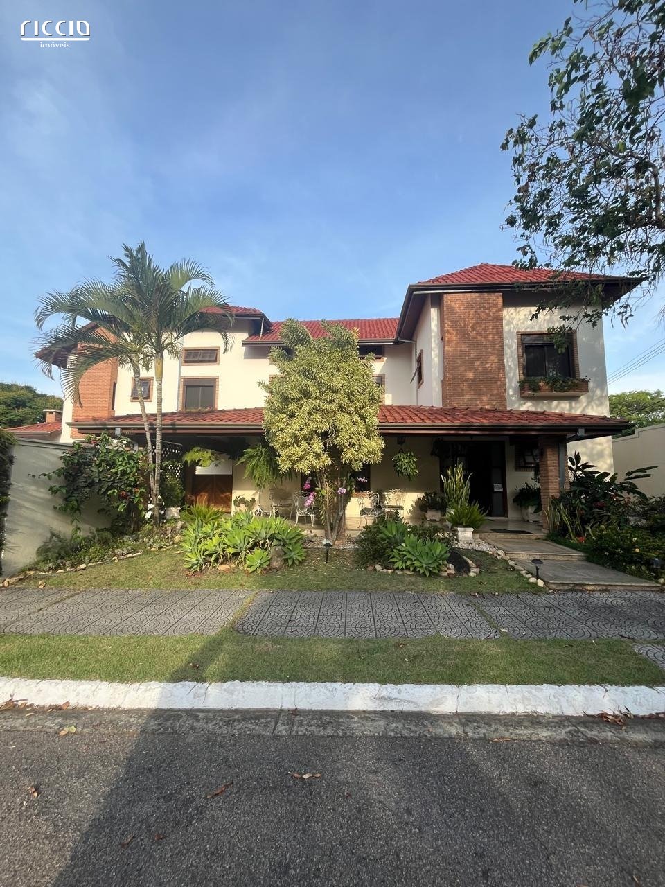 Condomínio Aquarius II casa com 575m2 construídos - avalia troca com apartamento