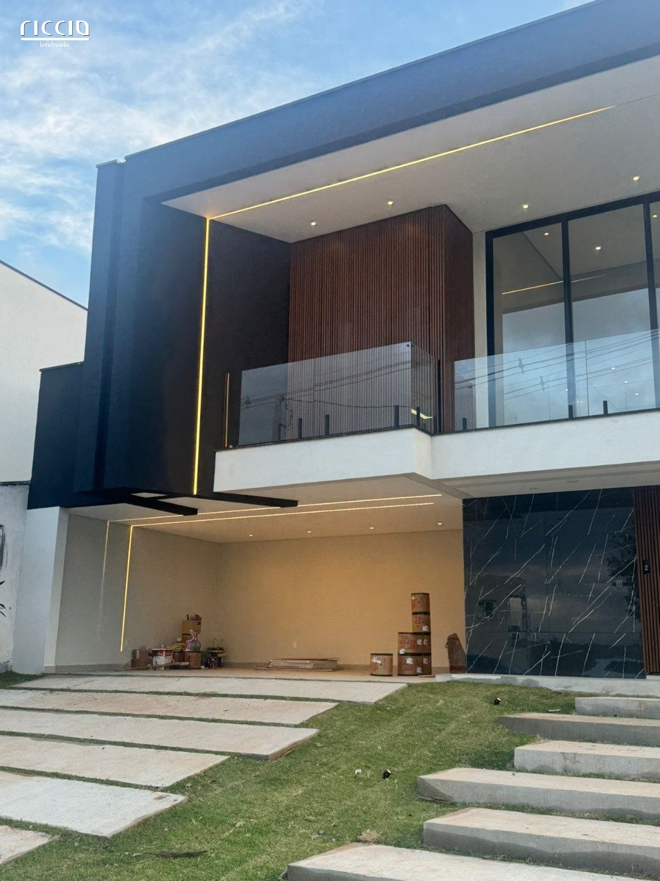 Linda casa nova 4 dormitórios 3 suítes Condominio Verana Sjc 2 vagas cobertas