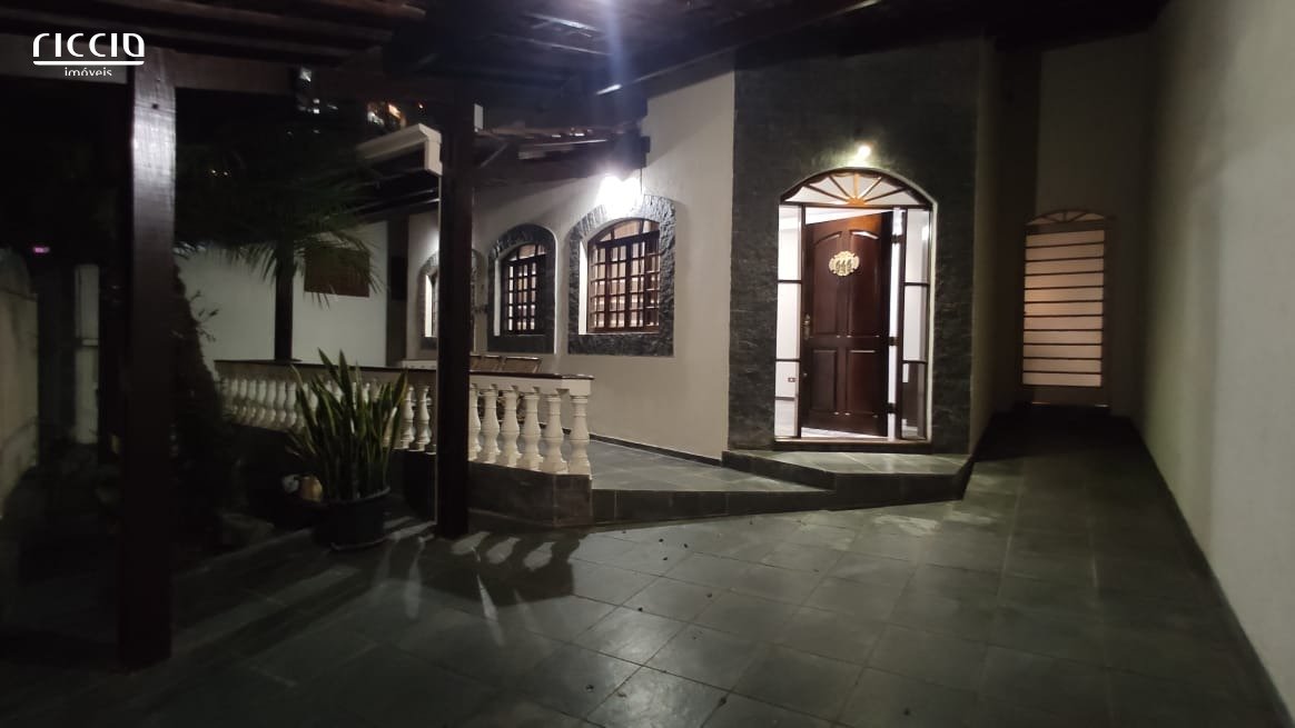 Casa no Jardim das Industrias com 5 dormitótios sendo 1 suite