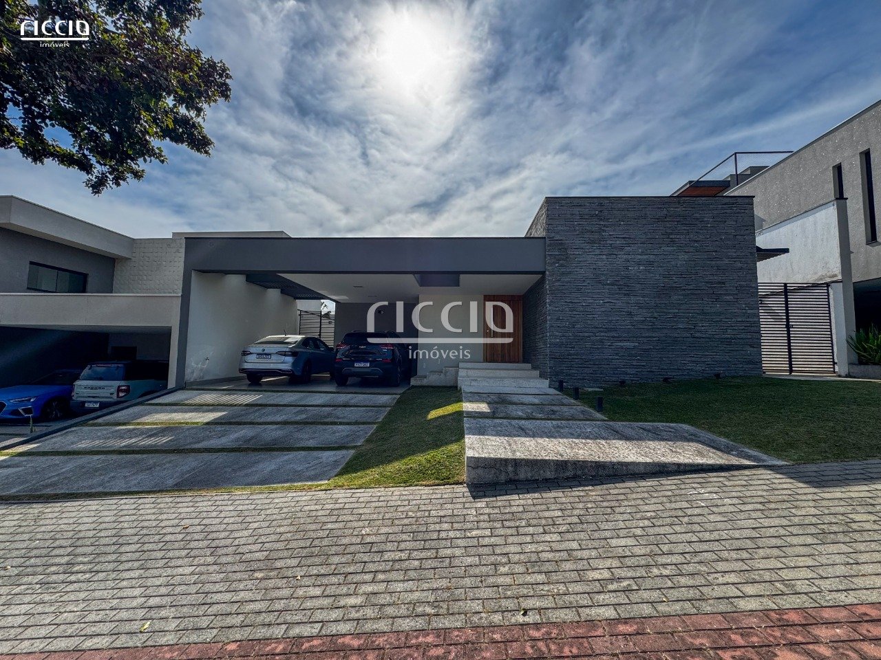 Casa Terrea a venda em Cond. Monaco no Urbanova - 3 dorm sendo 1 suite - 4 vagas