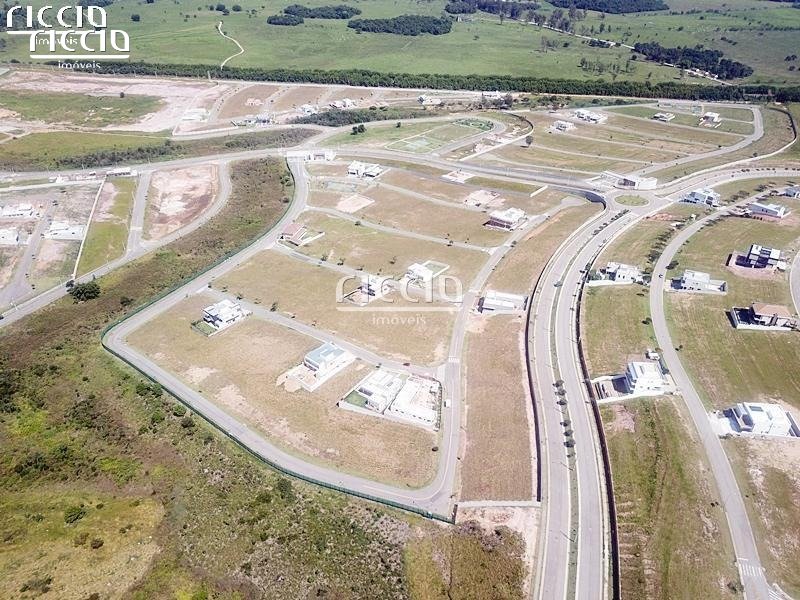 terreno plano no condominio Colinas do Paratehy com 785m2 plano