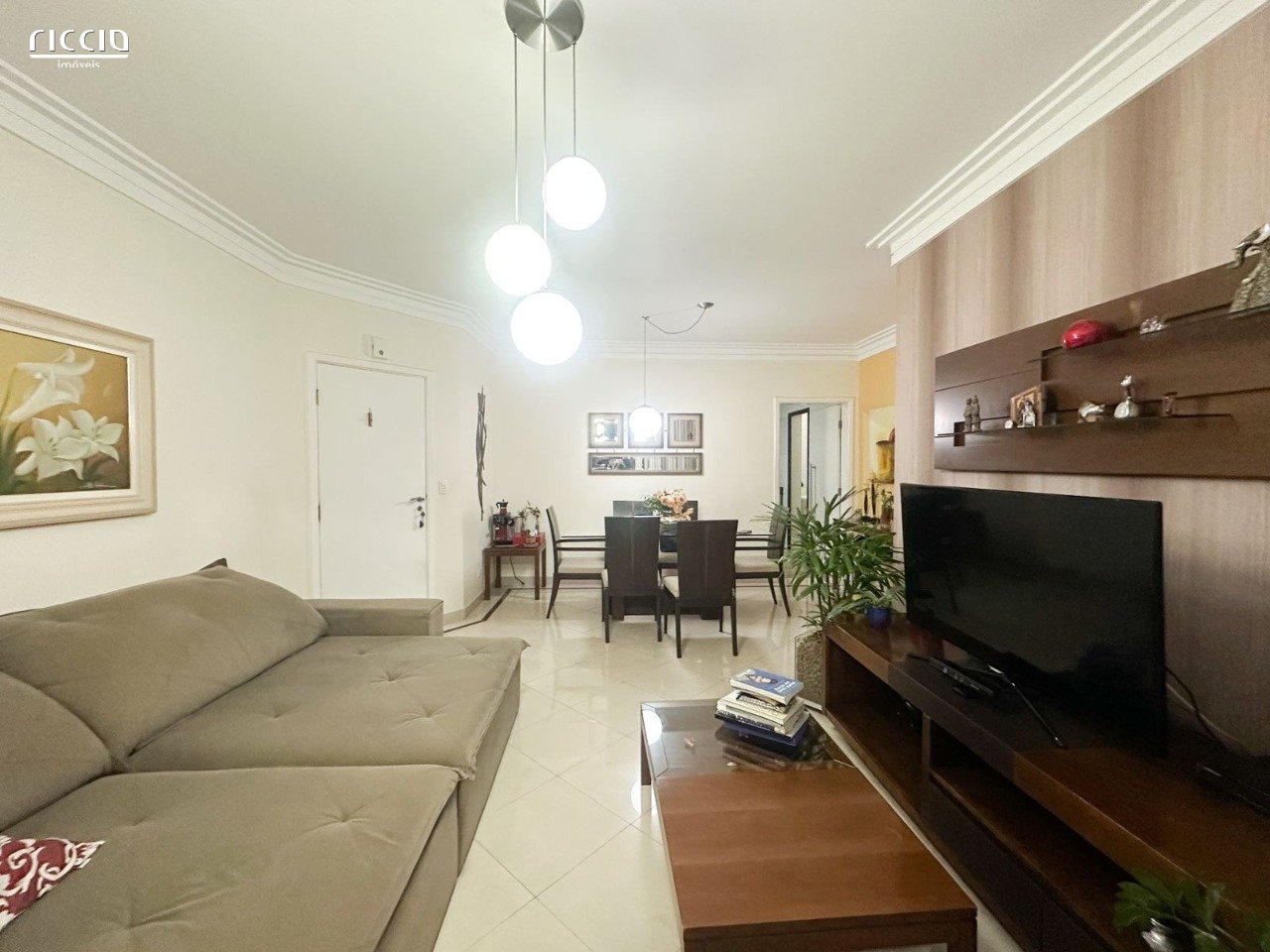 Apartamento á venda com 4 dorms sendo 1 suítes de 123 m²