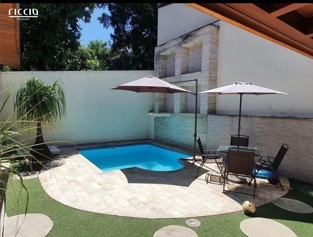 Sobrado em condominio a venda no Urbanova