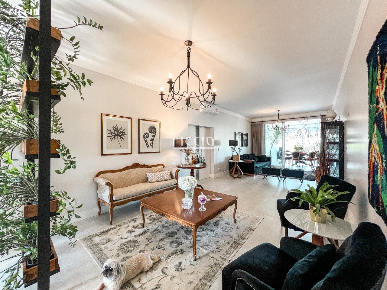 Casa Térrea à venda no Cond. Alphaville 2 - PRONTA PARA MORAR - 4 SUÍTES (1 reversível escritório) 235 m² Útil e 450 m²