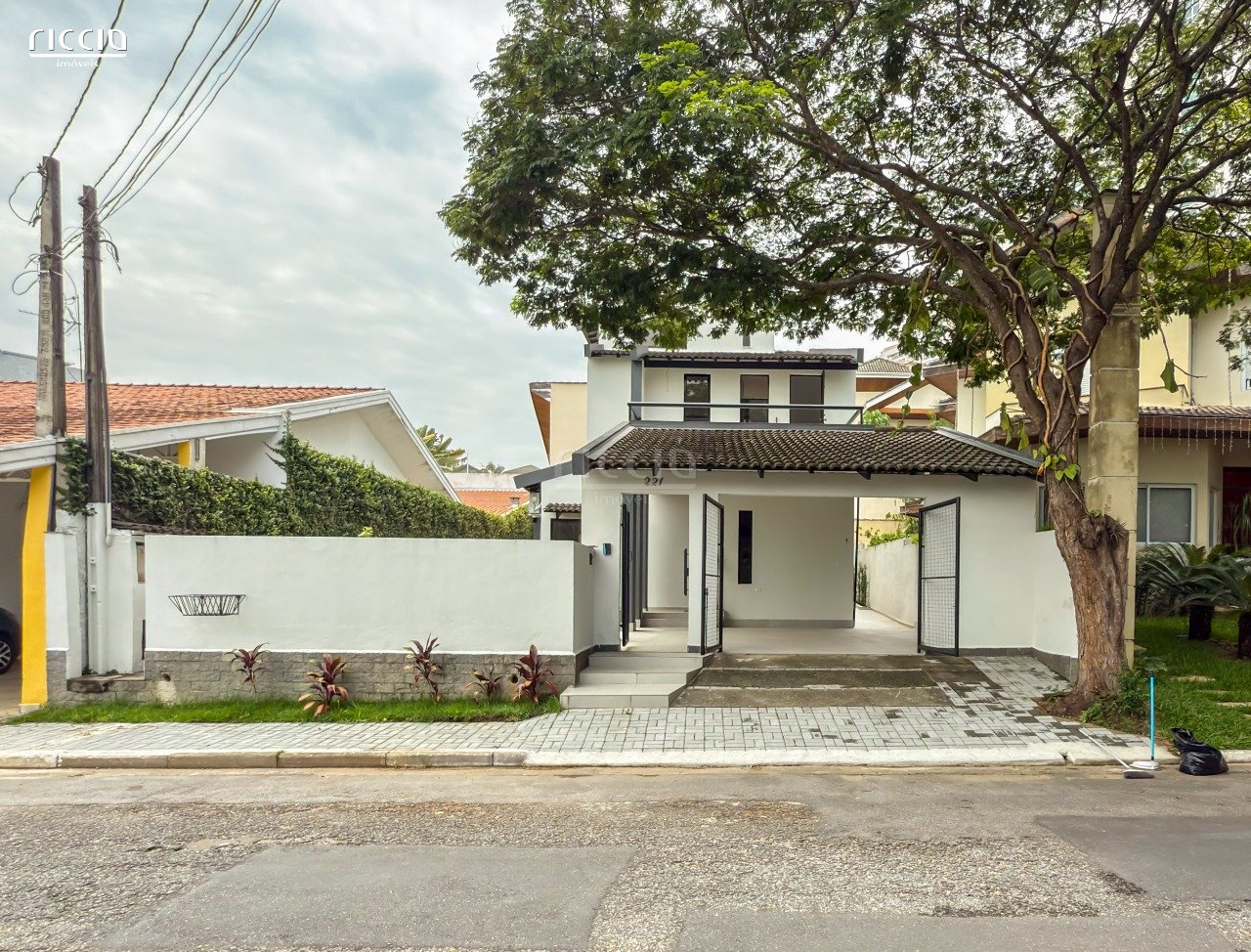 Casa em Condomínio à venda no Jardim das Colinas — ambiente interno