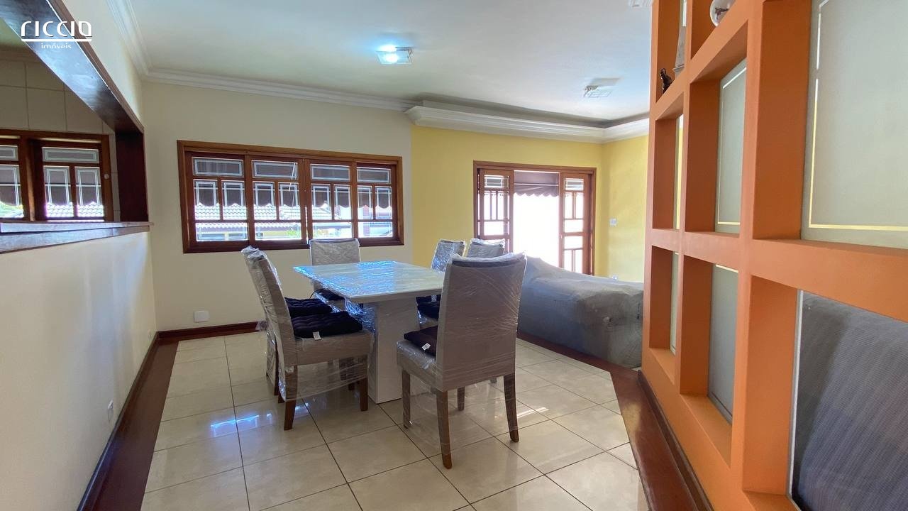 Casa em Condomínio à venda no Jardim Coleginho — ambiente interno