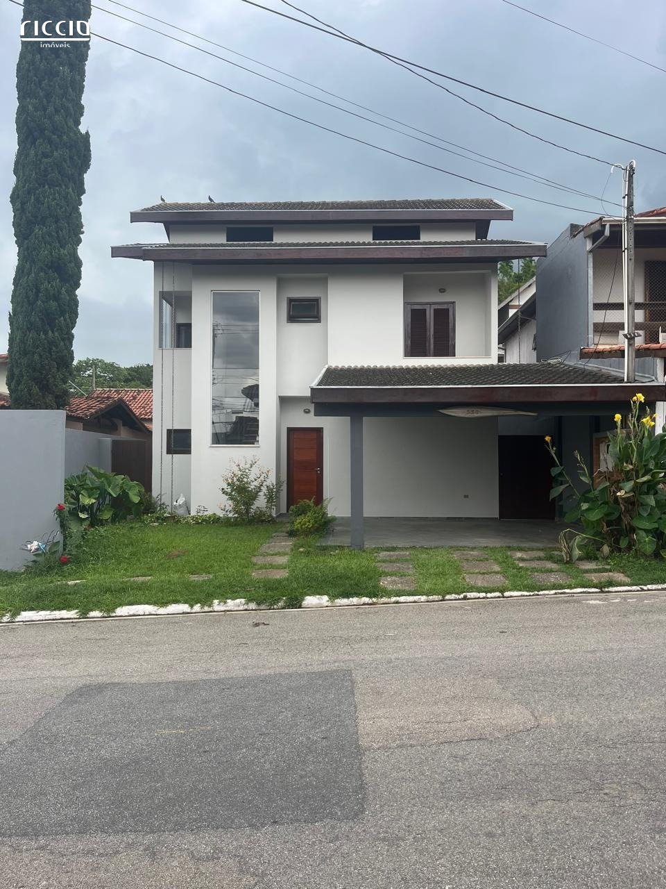 Sobrado no condomínio Eldorado no bairro Urbanova, avalia permuta!