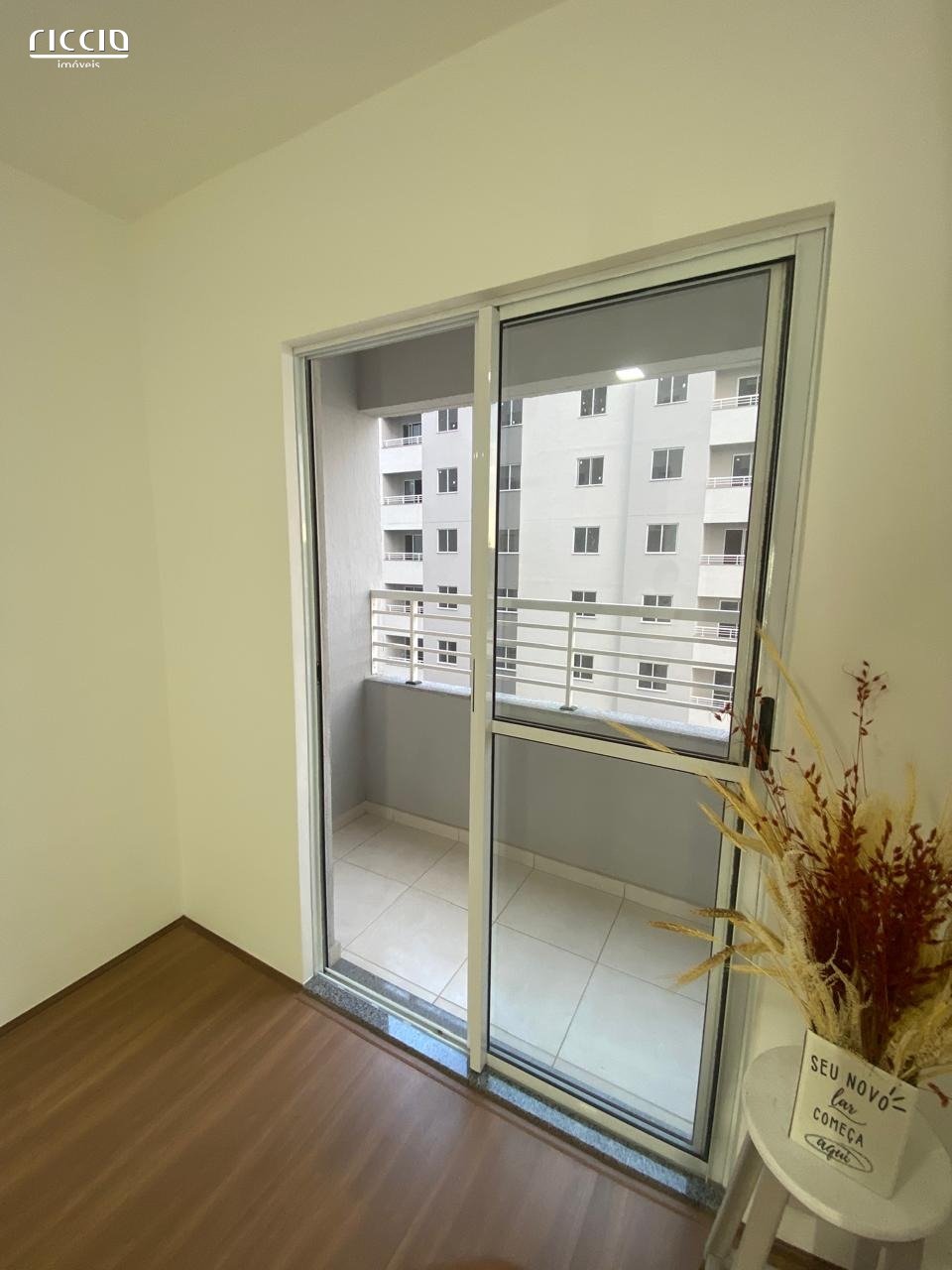 Apartamento na planta, com 2 dormitórios, sendo 1suíte, localizado no Flamboyant.