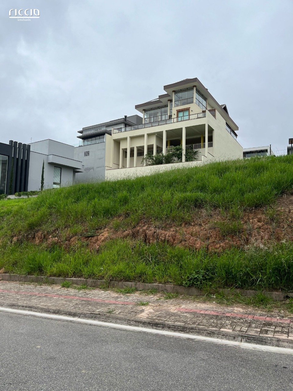 Terreno no Condomínio Jaguary em SJC