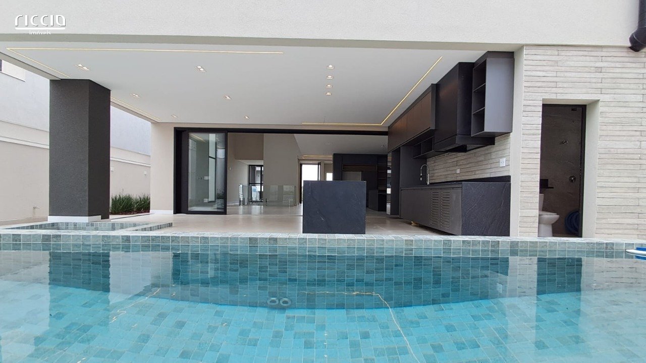 Casa com 4 suítes - pronto para morar !