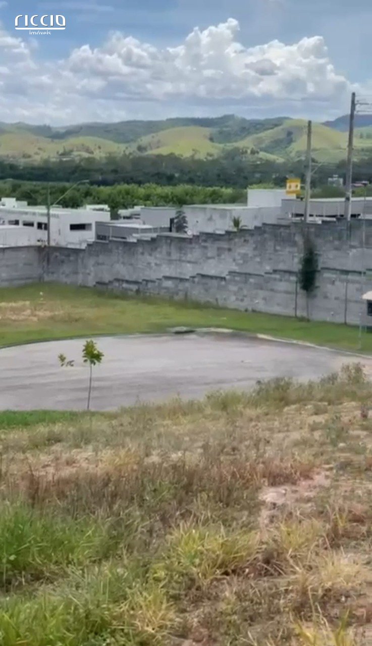 Terreno no condomínio Colinas do Paratehy Sul com 800m²
