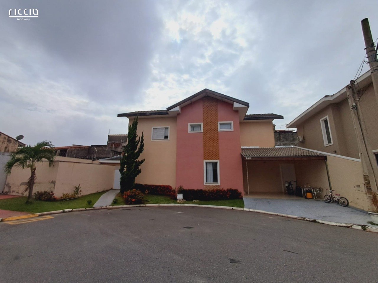 Casa em Condomínio à venda no Parque California — ambiente interno