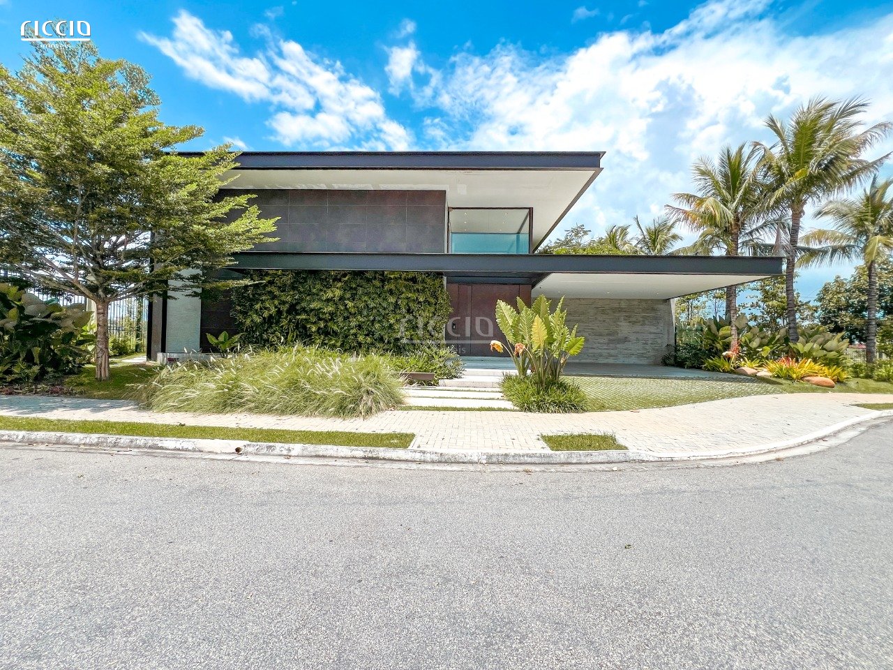 Casa à venda Mobiliada com 3 SUÍTES - Condomínio Jardim do Golfe 1