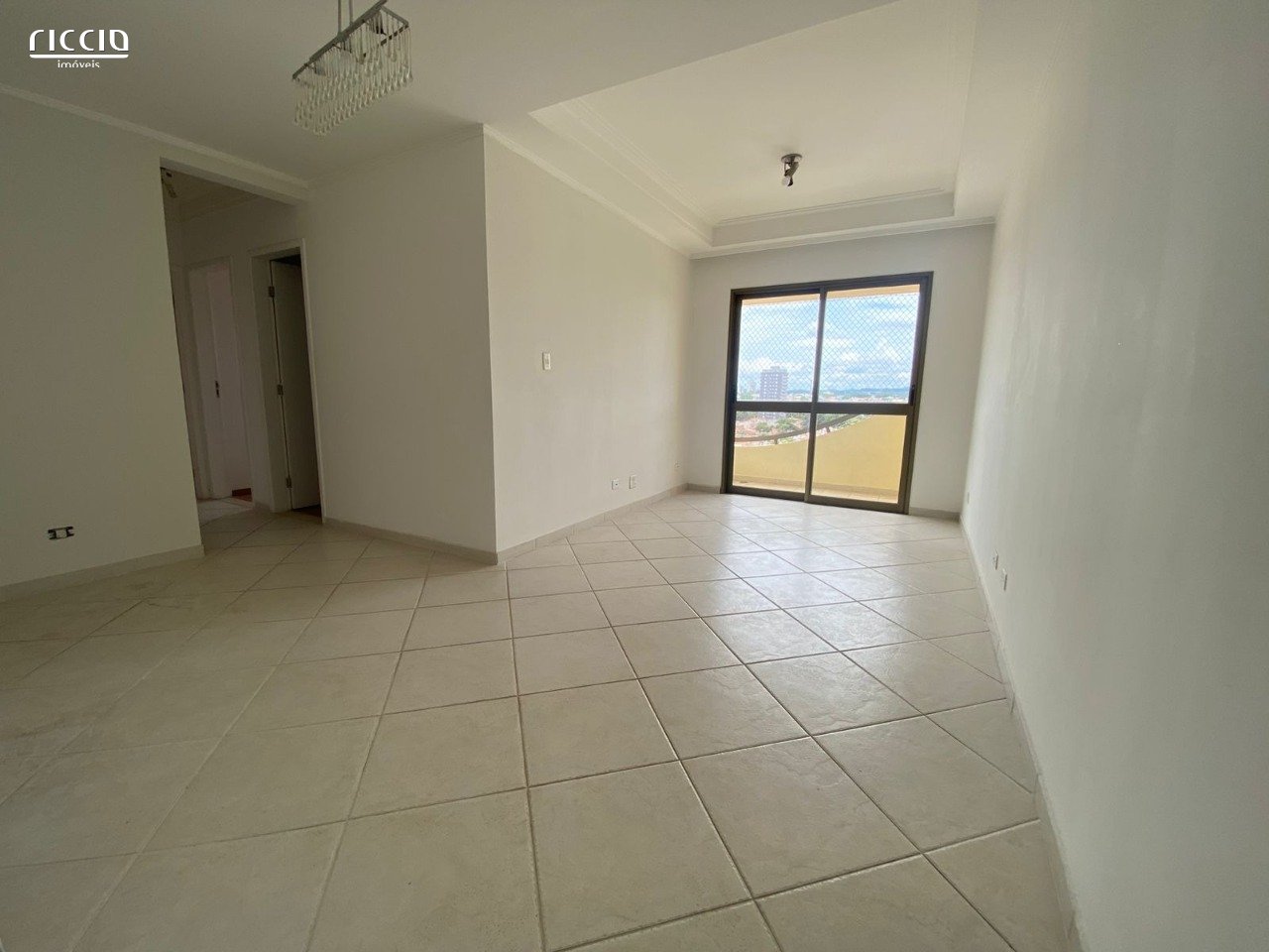 Apartamento à venda no Edifício Carolina