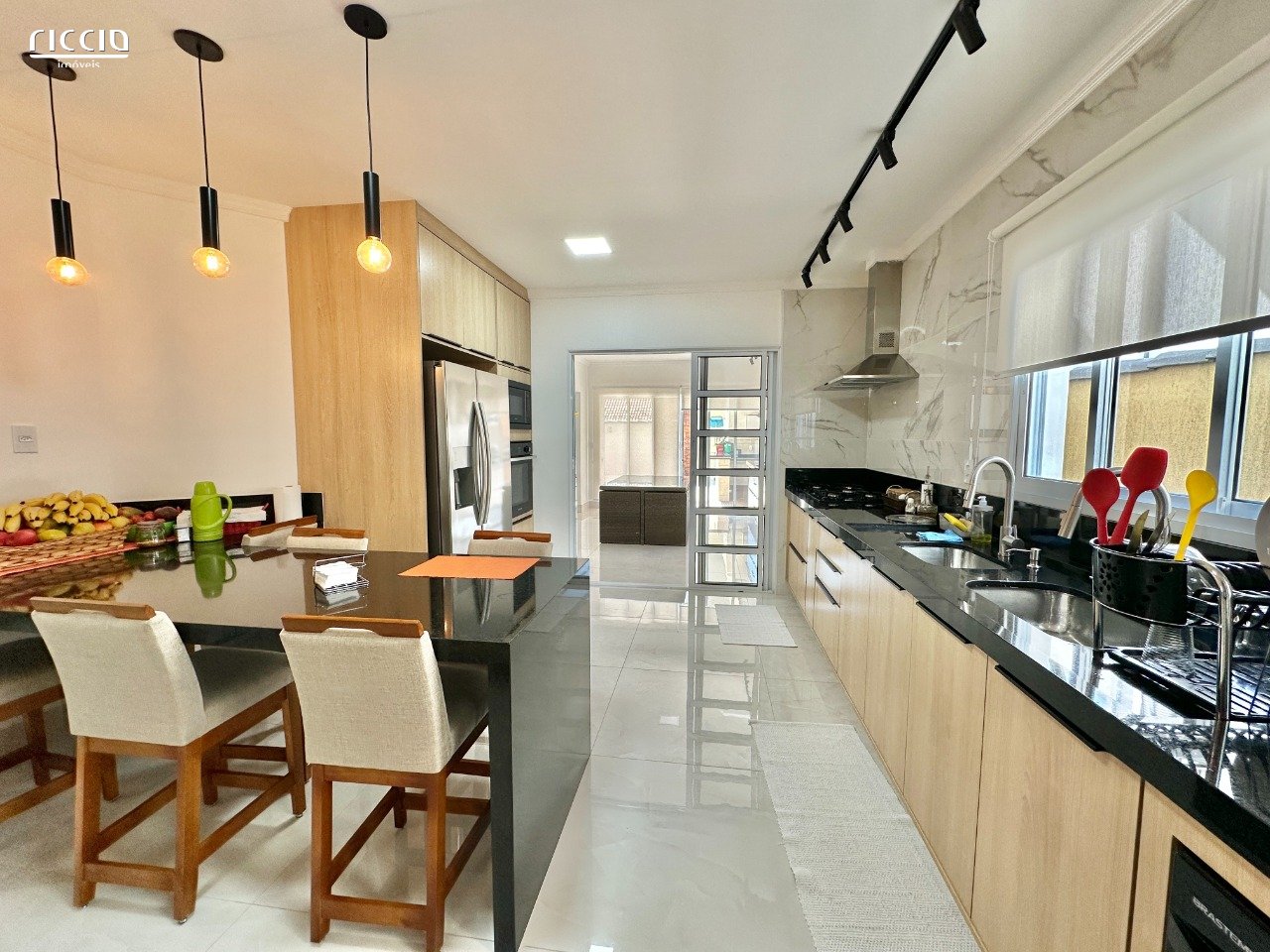Linda casa em condomínio no Jardim das Colinas São José dos Campos