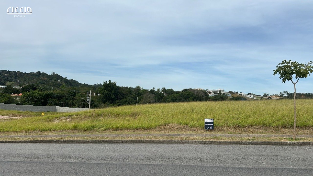 Terreno à venda no Recanto da Baronesa em São José dos Campos com 787m²