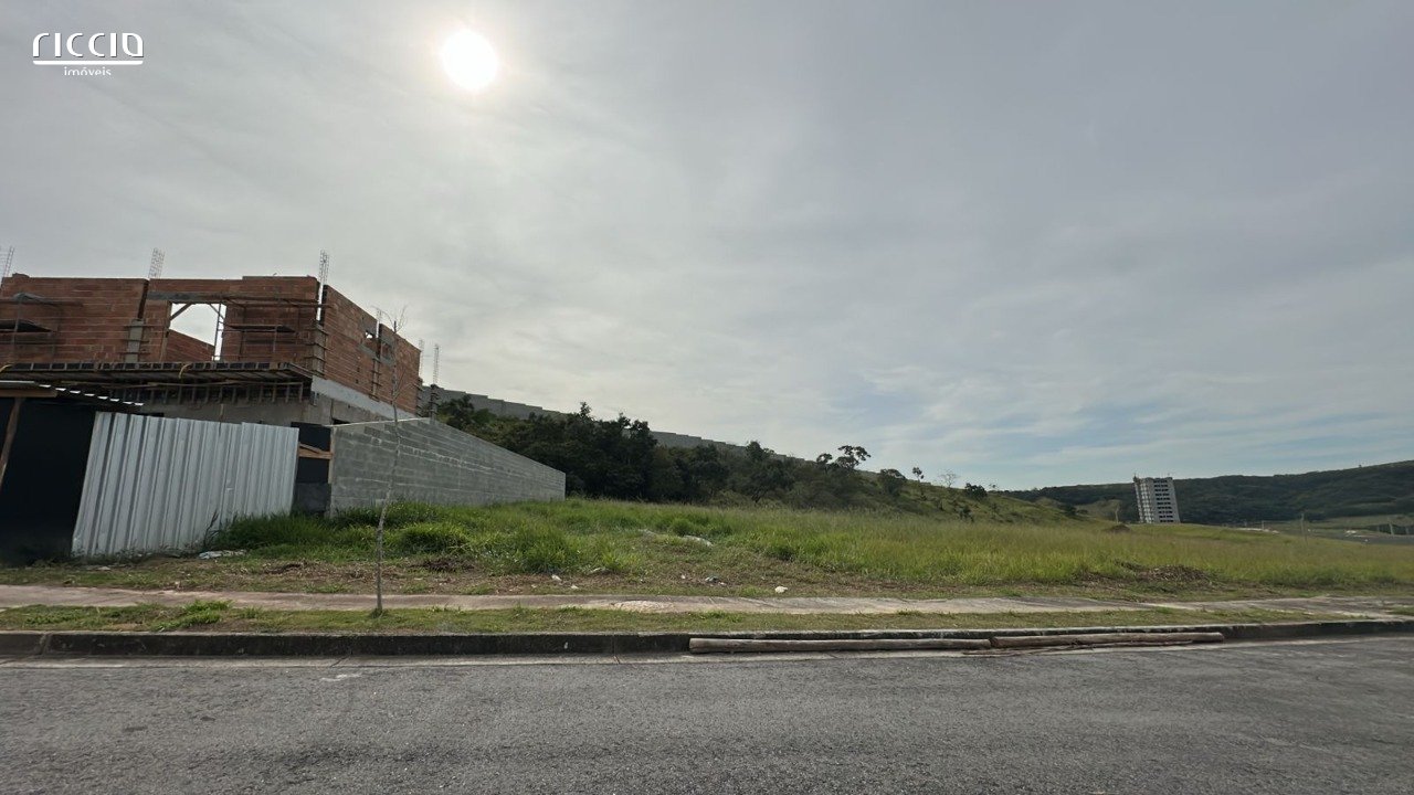 Terreno à venda no Recanto da Baronesa em São José dos Campos com 753m²